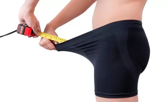 измерване на пениса преди тренировка за уголемяване